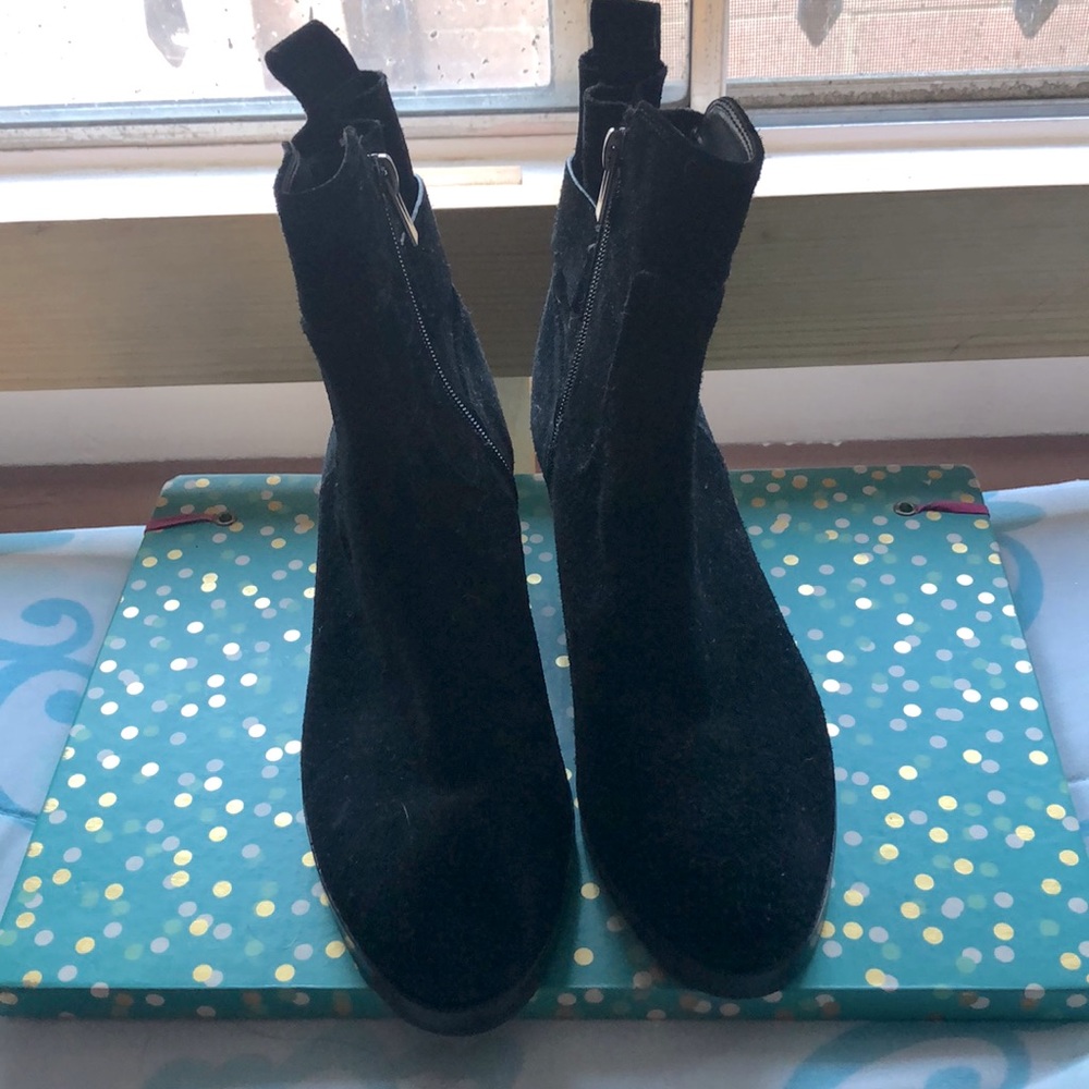 Used black flat Via Spiga boots